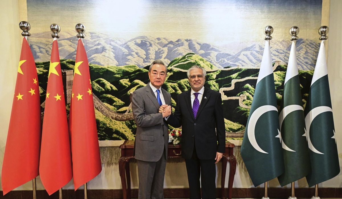 Foreign ministers from China and Pakistan agree to launch new economic corridor projects