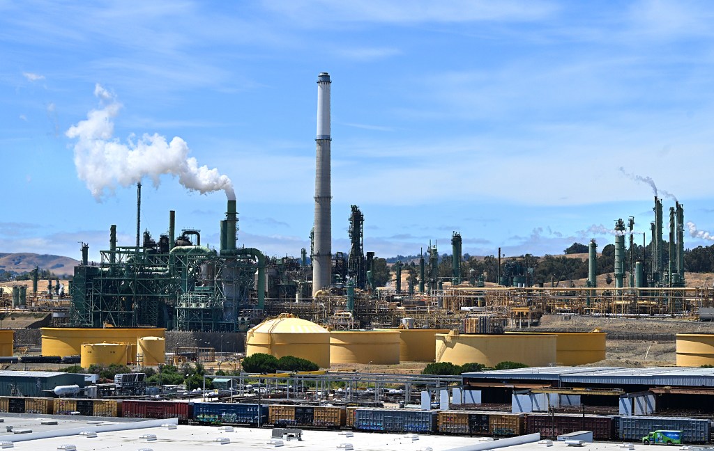 California in talks to pay hundreds of millions to Valero to stave off Bay Area refinery shutdown – The Mercury News