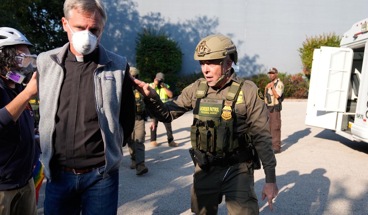 Trump to send 300 National Guard troops into Chicago after more violent clashes