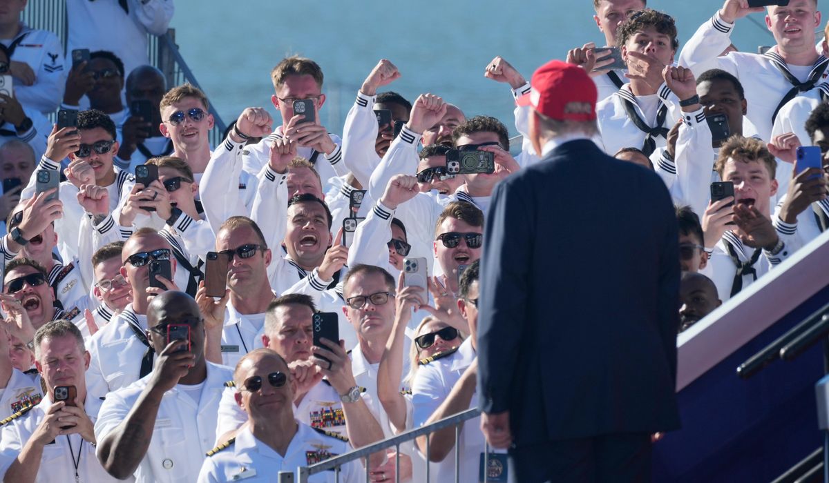 Trump promises pay raises for military coming, despite government shutdown
